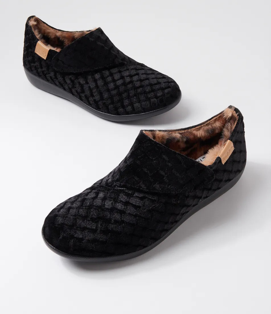 ZIERA Fliss - Black embossed.